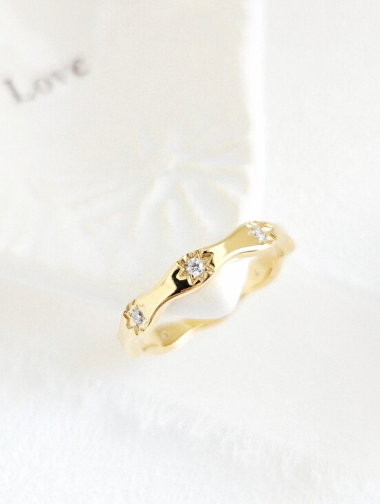 Dani•Thegirl Jewelry - Gold Dainty Wavy Zircon Starburst Ring